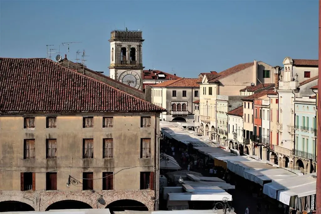 Apartmán Petit Grenier Este 0*,